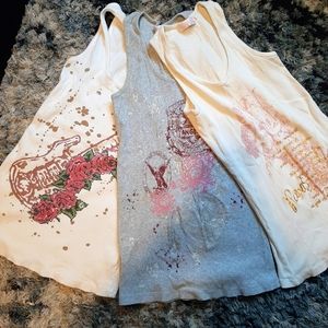 ⭐Bundle alert⭐ Set of 3 graphic tanks